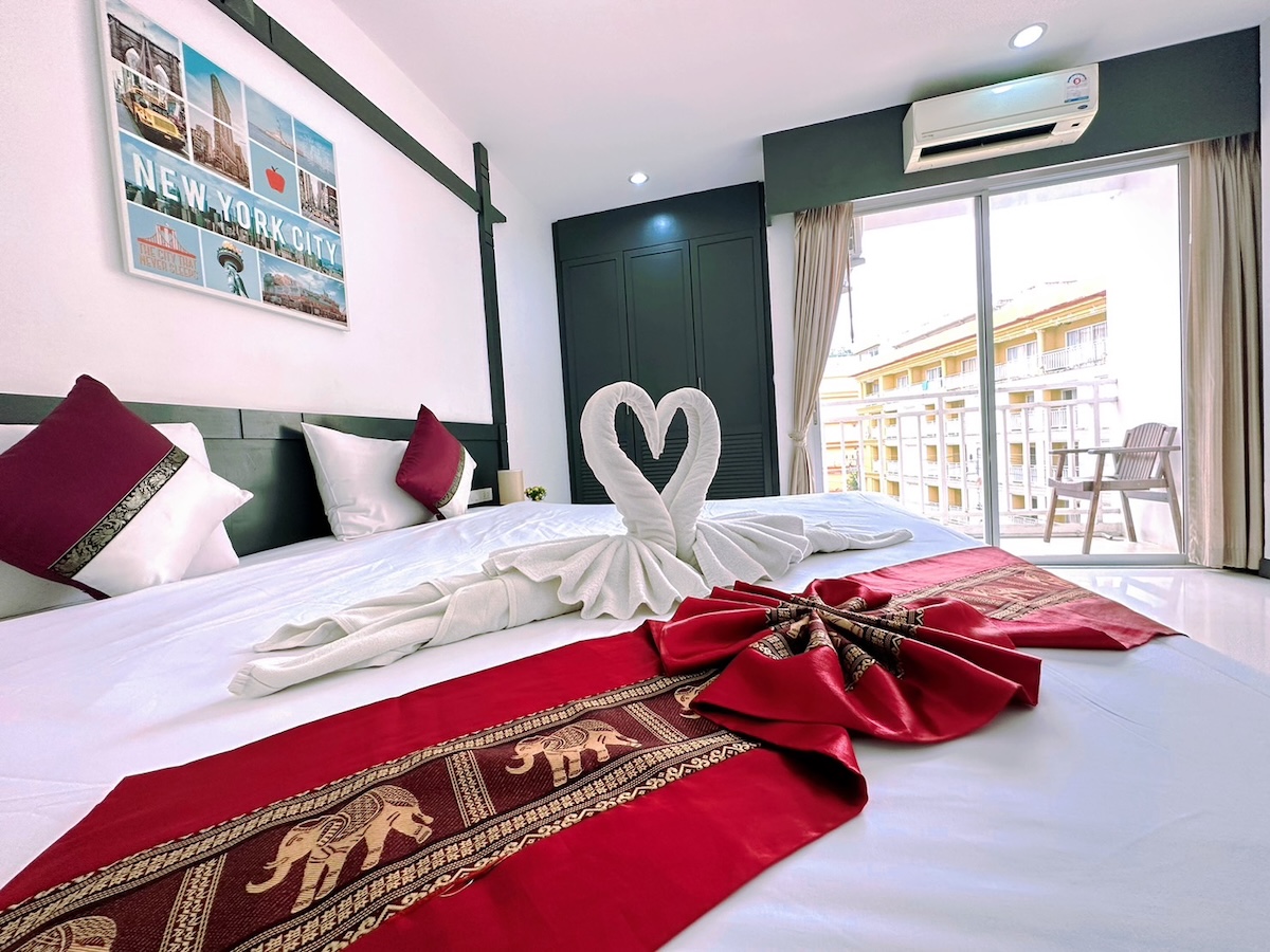 creative-03 deluxe-room-2